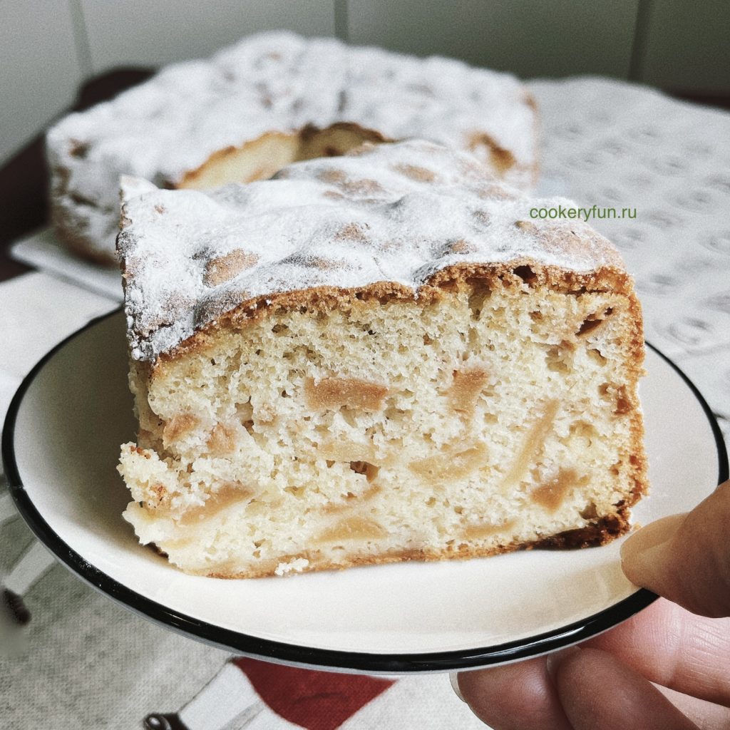 Пышная шарлотка с яблоками в духовке